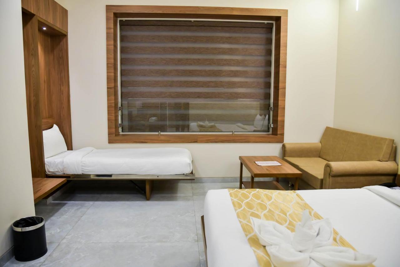 Shree Ganga Smb Hotels Удджайн Экстерьер фото