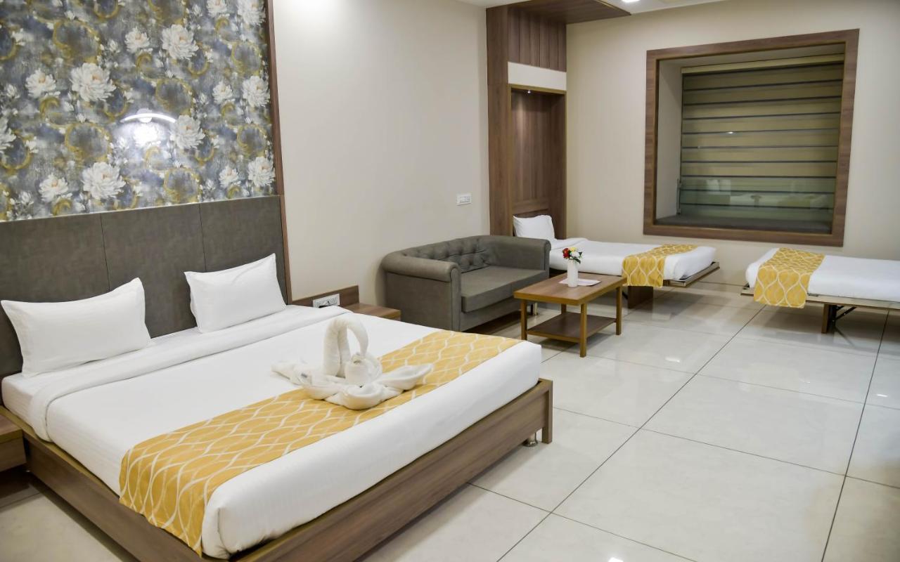 Shree Ganga Smb Hotels Удджайн Экстерьер фото