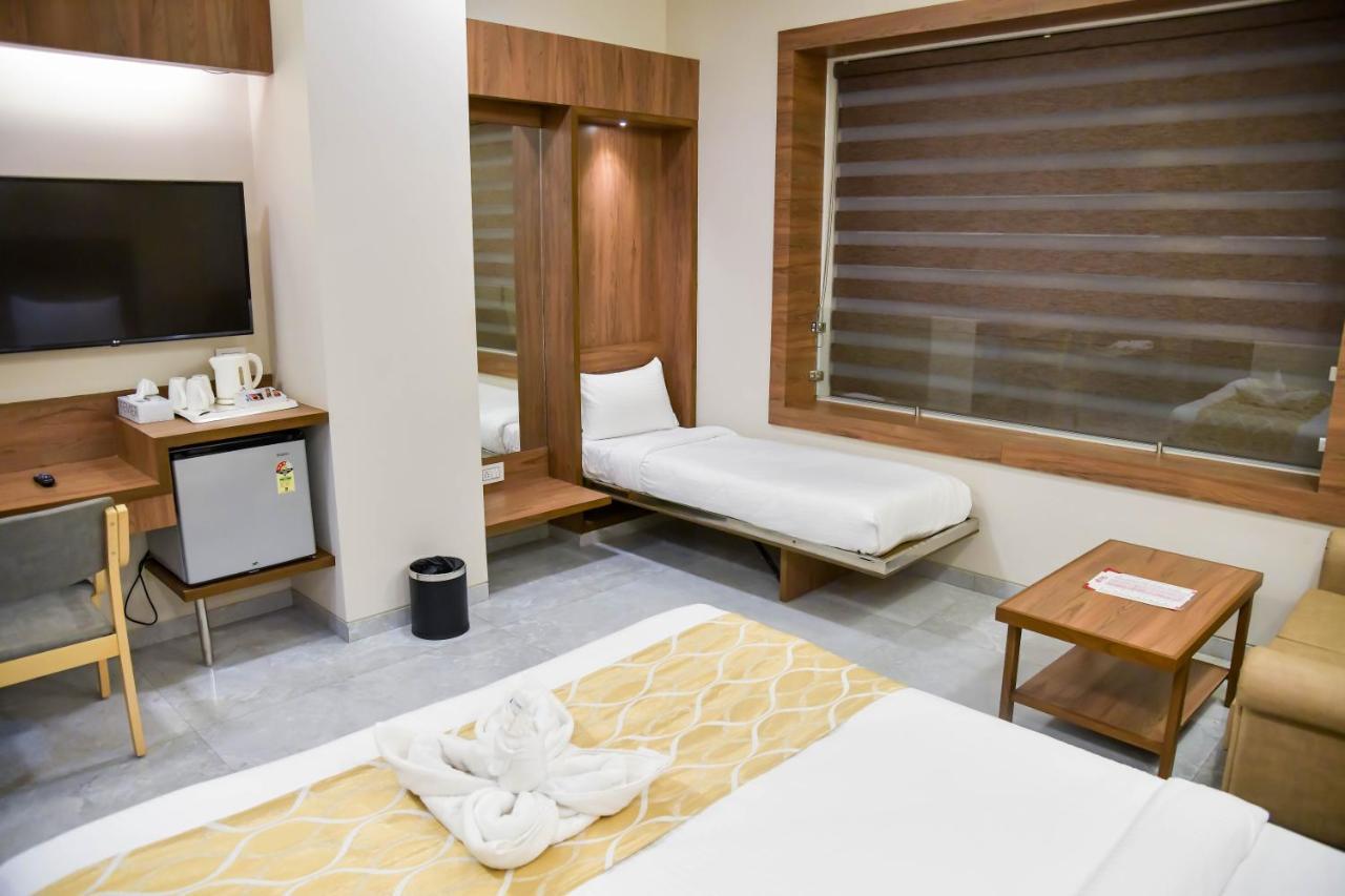 Shree Ganga Smb Hotels Удджайн Экстерьер фото