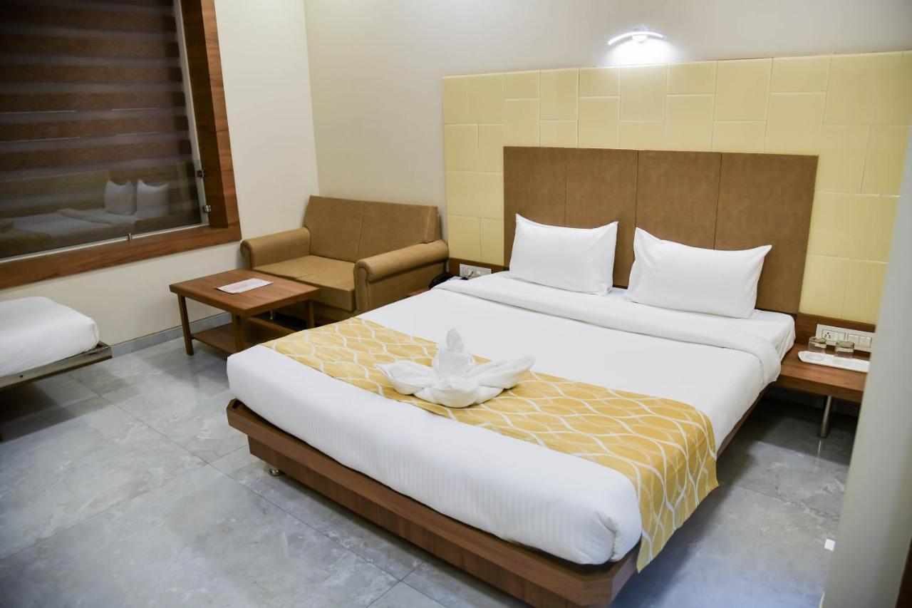 Shree Ganga Smb Hotels Удджайн Экстерьер фото