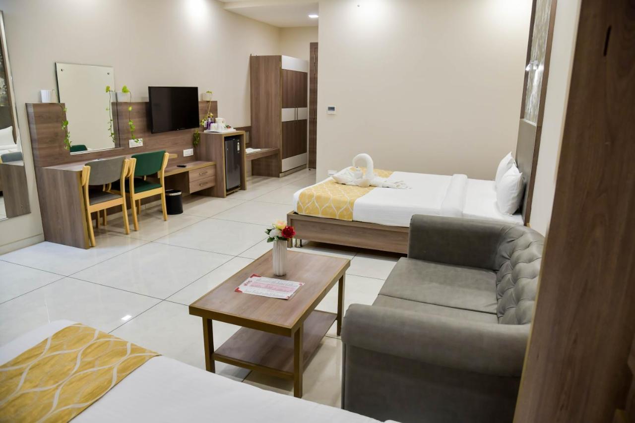 Shree Ganga Smb Hotels Удджайн Экстерьер фото