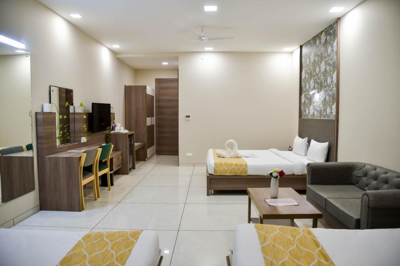 Shree Ganga Smb Hotels Удджайн Экстерьер фото